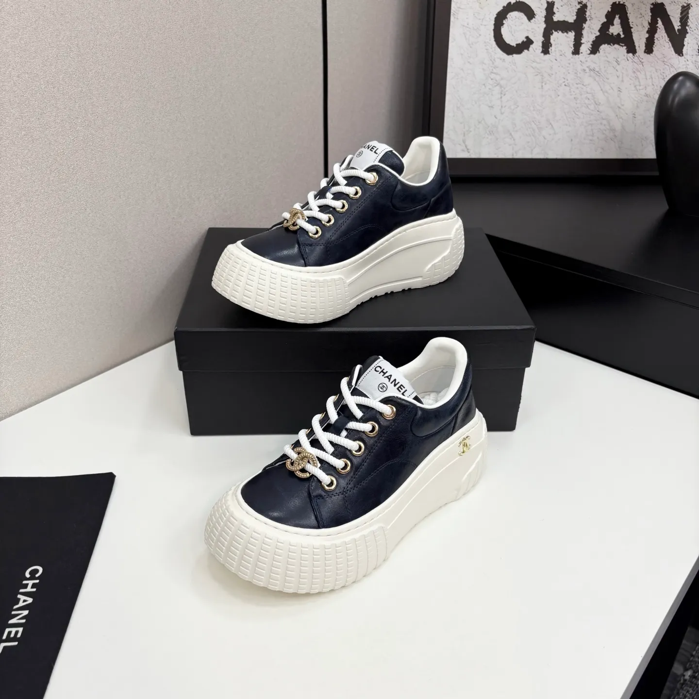 👟👟Ex-factory price 660👟👟 Chanel bread shoes ~ original calfskin panda shoes Chanel 25C latest hot style panda black and white sports shoes casual sneakers Xiaoxiang hot item classic black and white panda color coco girls must pay Fabric: original custom mixed sheepskin lining: original imported breathable mesh lining outsole: Original molded rubber + TPU combination Size: Women's 35-41